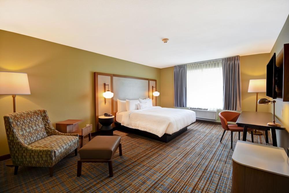 Fairfield & By Marriott Milwaukee North Hotel Glendale